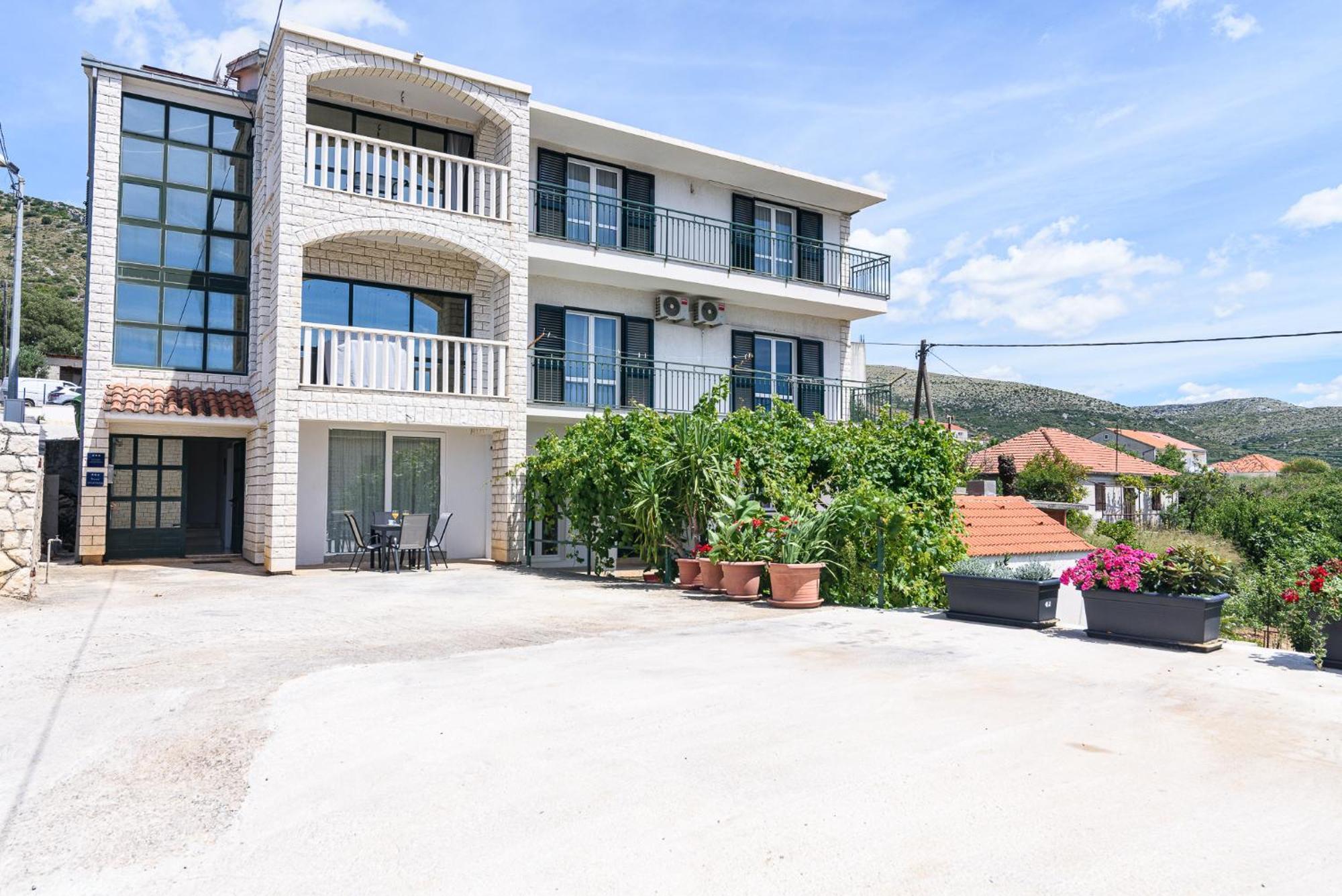 Apartments Eva 特罗吉尔 外观 照片